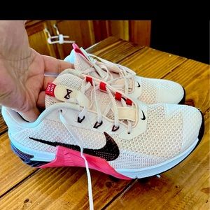 2021 NIKE Women’s Metcon 7 'Light Soft Pink Beetroot size 10